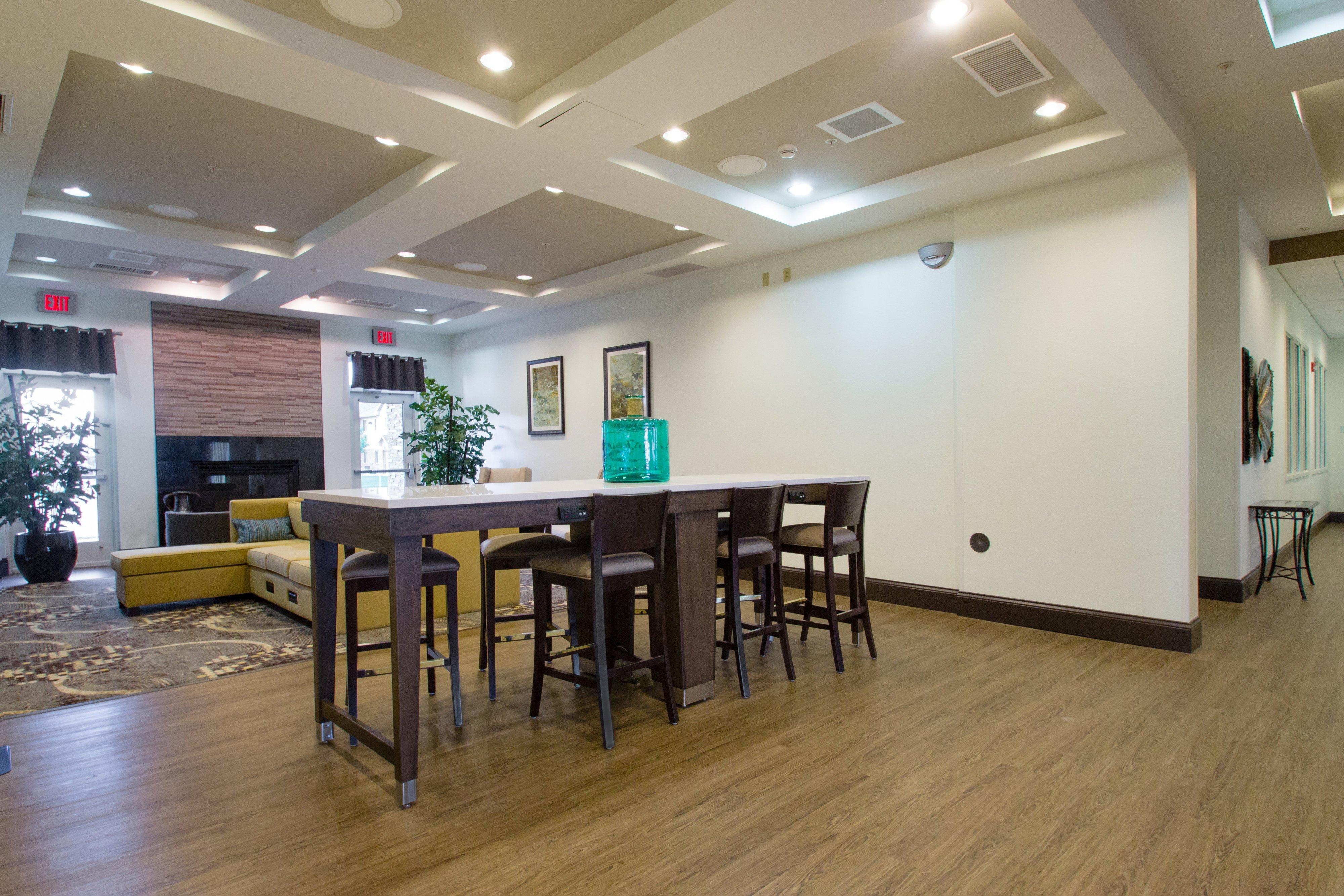 Holiday Inn Hotel & Suites Bloomington Airport By Ihg Exterior photo
